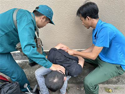 Cán bộ, chiến sĩ Ban CHQS quận Tân Phú dũng cảm trấn áp tội phạm
