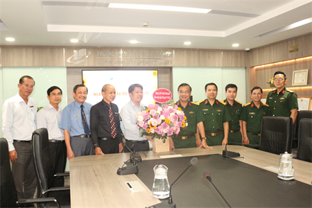 Bộ Tư lệnh TPHCM chúc mừng Trường Đại học Mở TP.HCM nhân kỷ niệm ngày Nhà giáo Việt Nam