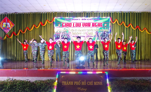 Trung đoàn 5 giao lưu văn nghệ chào mừng 57 năm Ngày Truyền thống Sư đoàn 5