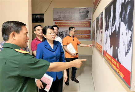 Ban CHQS quận Tân Phú ra mắt Không gian văn hóa Hồ Chí Minh