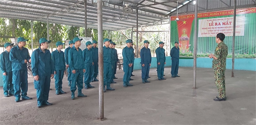 Ban CHQS thị xã Tân Uyên, tỉnh Bình Dương huấn luyện tự vệ tại Công ty TNHH MTV gỗ Hoàng Thông