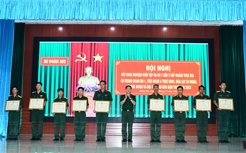 Sư đoàn 302 rút kinh nghiệm diễn tập năm 2022
