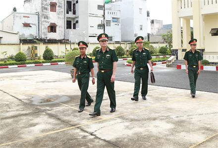 Bộ Tư lệnh Quân khu 7 kiểm tra Tiểu đoàn Tác chiến điện tử 97