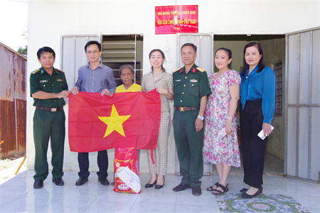 Đến với đồng bào Rai