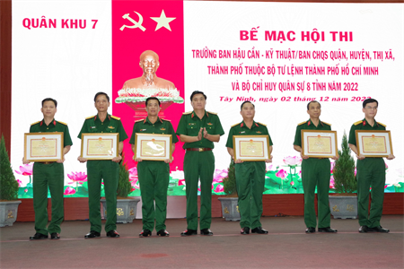 Quân khu 7 bế mạc hội thi Trưởng ban Hậu cần - Kỹ thuật năm 2022