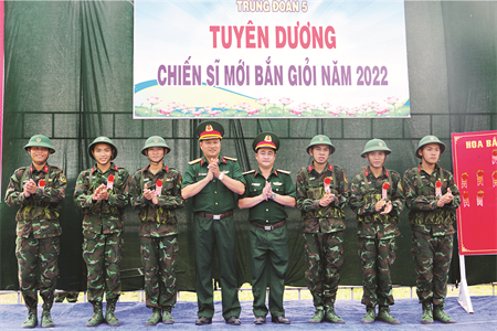 Sư đoàn 5 phát huy hiệu quả mô hình “Mỗi tháng một diễn đàn, mỗi quý sinh hoạt một chuyên đề”