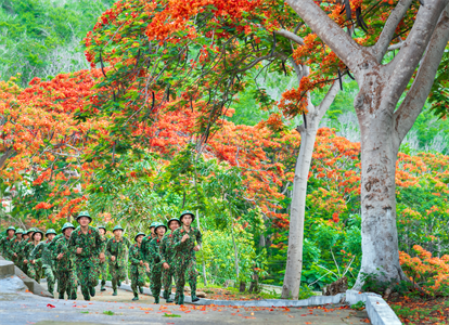 Quân nhân chuyên nghiệp, công nhân và viên chức quốc phòng đóng quân ở đơn vị xa gia đình được nghỉ thêm bao nhiêu ngày ngoài chế độ nghỉ phép hằng năm