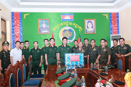 Đoàn công tác Cục Hậu cần Quân khu chào xã giao Bộ Tư lệnh Cảnh vệ, Quân đội Hoàng gia Campuchia