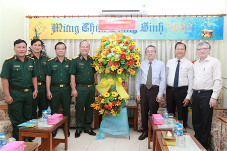 Bộ Tư lệnh Quân khu 7 chúc mừng các cơ sở tôn giáo dịp Giáng sinh