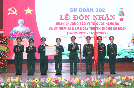 Sư đoàn 302 đón nhận Huân chương Bảo vệ Tổ quốc hạng Ba
