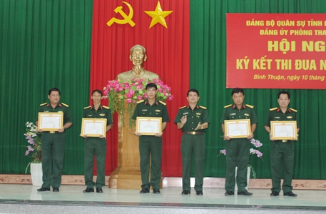 Đảng ủy Phòng Tham mưu (Đảng bộ Quân sự tỉnh Bình Thuận):
100% đảng viên hoàn thành tốt nhiệm vụ