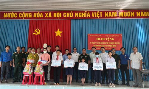 Đại học Y Dược Thành phố Hồ Chí Minh thực hiện chương trình “Chung một vòng tay”