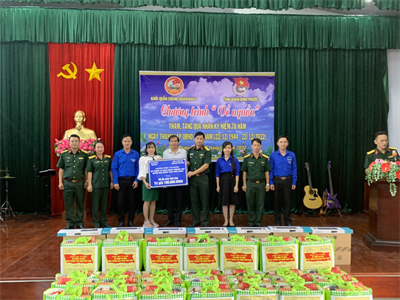 Khối Quần chúng Quân khu 7 tổ chức về nguồn tại Căn cứ Tà Thiết, huyện Lộc Ninh
