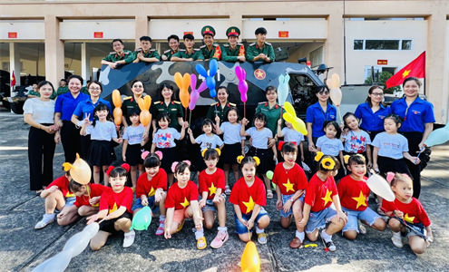 Bộ CHQS tỉnh BR-VT giao lưu với các cháu thiếu nhi Trường Mầm non Long Tâm