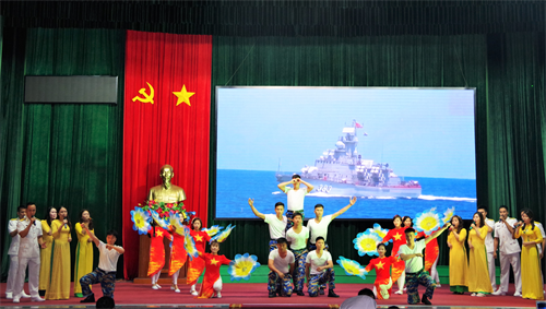 Vùng 2 Hải quân liên hoan văn nghệ “Vang mãi những khúc quân ca”