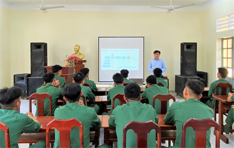 Ban CHQS huyện Vĩnh Hưng phối hợp tư vấn hướng nghiệp, học nghề