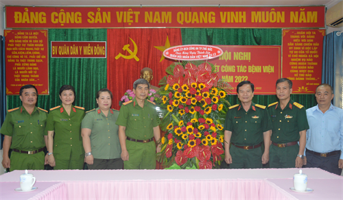 Công an thành phố Thủ Đức thăm, chúc mừng Bệnh viện Quân dân y miền Đông
