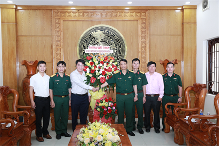 Báo Pháp luật Thành phố Hồ Chí Minh chúc mừng Cục Chính trị Quân khu 7 nhân ngày thành lập Quân đội