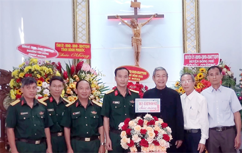 Lãnh đạo Bộ CHQS tỉnh Bình Phước chúc mừng Giáng sinh năm 2022