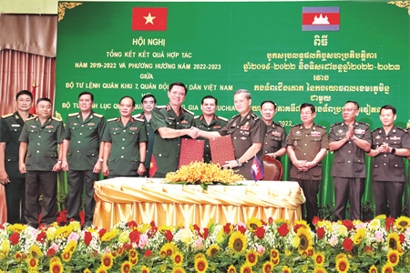 Quân khu 7 xây dựng khu vực phòng thủ vững mạnh, góp phần bảo vệ vững chắc Tổ quốc Việt Nam XHCN