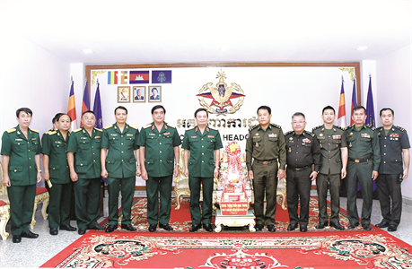 Mối quan hệ giữa quốc phòng, an ninh và đối ngoại, bảo vệ Tổ quốc từ sớm, từ xa, giữ nước khi nước còn chưa nguy trên địa bàn Quân khu 7 - lý luận và thực tiễn