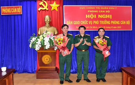 Bàn giao chức vụ Phó Trưởng phòng Cán bộ