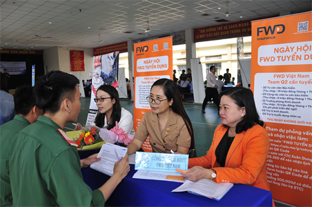 Bộ Tư lệnh TPHCM tư vấn, giới thiệu việc làm cho gần 700 chiến sĩ chuẩn bị xuất ngũ