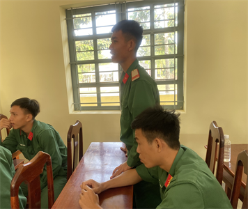 Ban CHQS huyện Vĩnh Hưng đối thoại dân chủ với chiến sĩ chuẩn bị xuất ngũ
