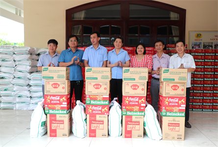 Công đoàn Công ty Cổ phần Dệt May 7 tặng quà tết cho công nhân