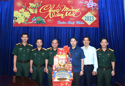 Đại tá Nguyễn Như Trúc thăm, chúc Tết Quận ủy, UBND các quận trên địa bàn thành phố Hồ Chí Minh