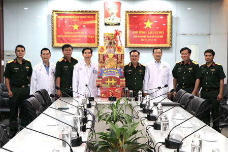 Thiếu tướng Trần Vinh Ngọc thăm, chúc tết các cơ quan, đơn vị trên địa bàn TPHCM