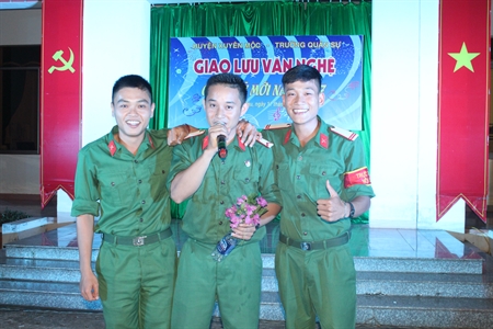 Giao lưu văn hóa văn nghệ với chiến sĩ mới
