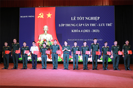 Trường Đại học Văn hóa Nghệ thuật Quân đội tổ chức lễ tốt nghiệp lớp Trung cấp Văn thư – lưu trữ