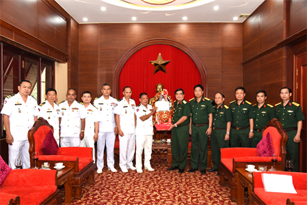 Bộ Tư lệnh Hải quân Quân đội Hoàng Gia Campuchia chúc Tết Bộ Tư lệnh Quân khu