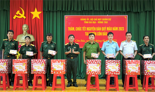 Bộ CHQS tỉnh Bà Rịa – Vũng Tàu thăm và chúc tết tại huyện Côn Đảo