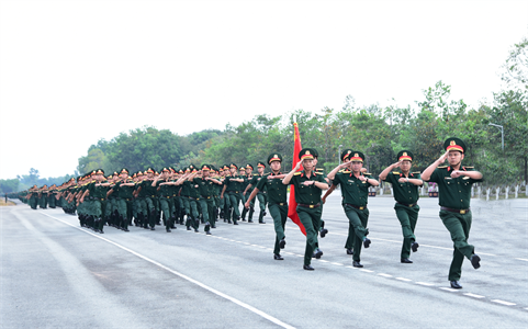 Sư đoàn 5 tổ chức lễ chào cờ đầu năm 2023