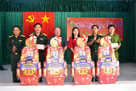 Thiếu tướng Đặng Văn Hùng thăm, chúc Tết các cơ quan, đơn vị trên địa bàn tỉnh Bình Phước