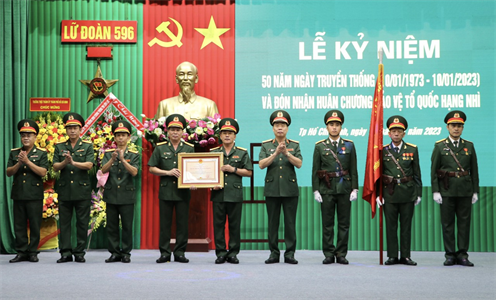 Lữ đoàn Thông tin 596 đón nhận Huân chương Bảo vệ Tổ quốc hạng Nhì