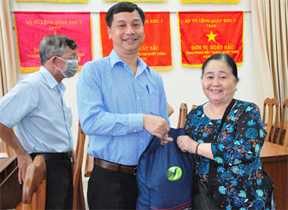 Công ty Dệt may 7 đồng hành cùng gia đình chính sách đón Tết