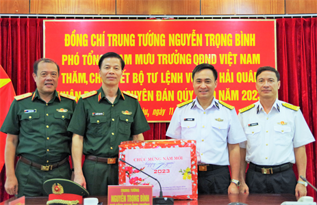 Trung tướng Nguyễn Trọng Bình thăm, chúc tết Bộ Tư lệnh Vùng 2 Hải quân