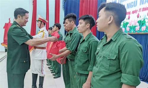 Bộ CHQS tỉnh Bình Dương tiễn quân nhân hoàn thành nghĩa vụ quân sự trở về địa phương
