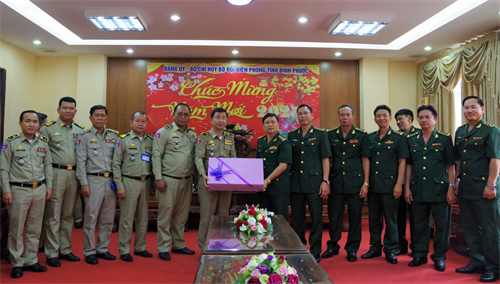 Ty Công an tỉnh Mundulkiri, Kratie, Tboung Khmun chúc tết Bộ đội Biên phòng Bình Phước