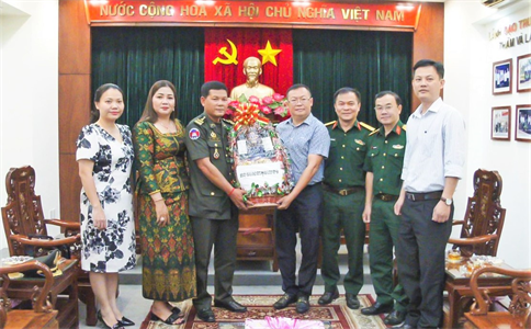 Tiểu đoàn 1, Tiểu khu Quân sự tỉnh Kampong Thom chúc Tết LLVT Quận 8