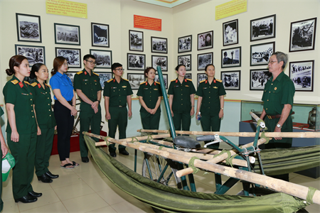 Ban liên lạc Quân y Miền B2 phối hợp dâng hương tưởng niệm liệt sĩ