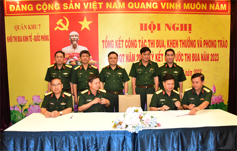 Khối thi đua kinh tế - quốc phòng ký kết giao ước thi đua năm 2023