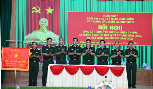 Khối thi đua 5 lữ đoàn binh chủng và Trường bắn Quốc gia khu vực 3  ký kết giao ước thi đua năm 2023