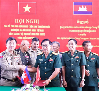 Giao lưu hữu nghị giữa 2 Hội CCB tỉnh Bình Phước và Kratie