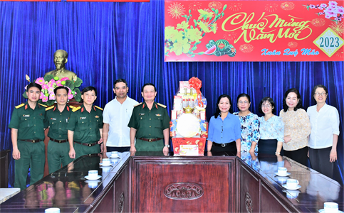 Trung tướng Trần Hoài Trung thăm, chúc Tết các cơ quan, đơn vị tại quận Gò Vấp