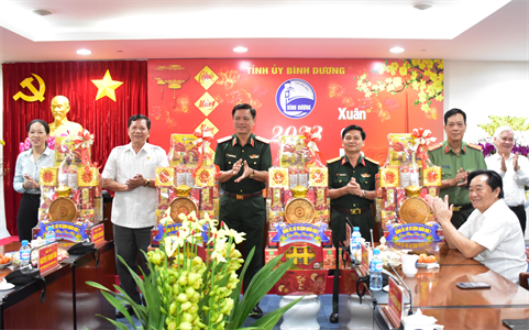 Bộ Tư lệnh Quân khu chúc tết lãnh đạo tỉnh Bình Dương và các đơn vị Quân đội