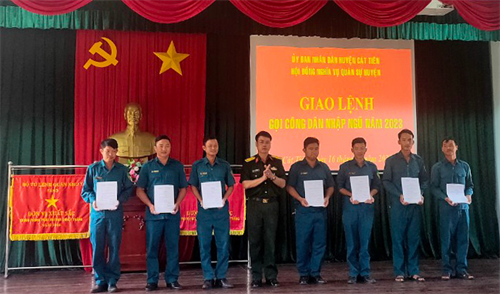 Huyện Cát Tiên, tỉnh Lâm Đồng trao lệnh gọi công dân nhập ngũ cho 70 thanh niên